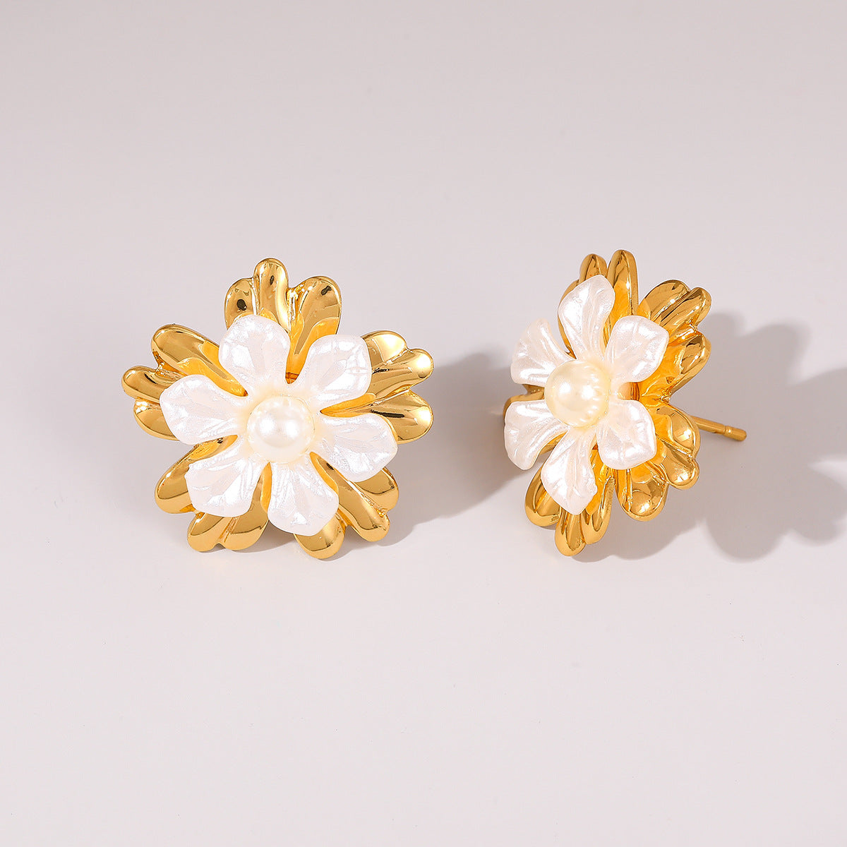 Flower Pattern Stud Earrings In Golden For Elegant Everyday Wear