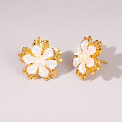 Flower Pattern Stud Earrings In Golden For Elegant Everyday Wear