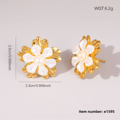 Flower Pattern Stud Earrings In Golden For Elegant Everyday Wear