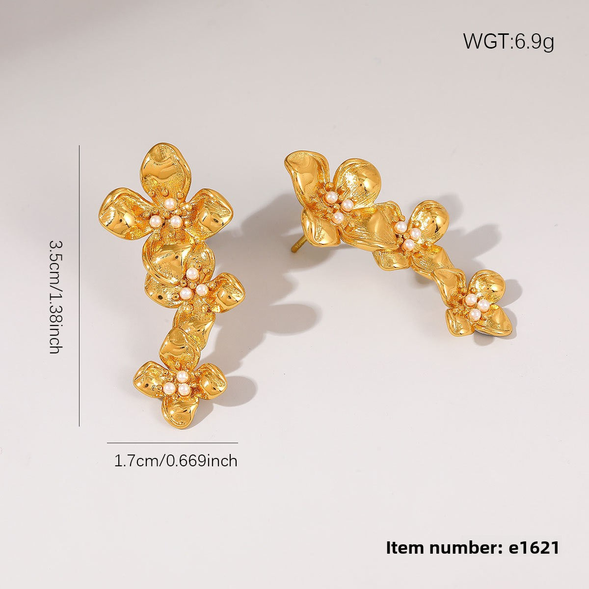Flower Pattern Stud Earrings In Golden For Elegant Everyday Wear