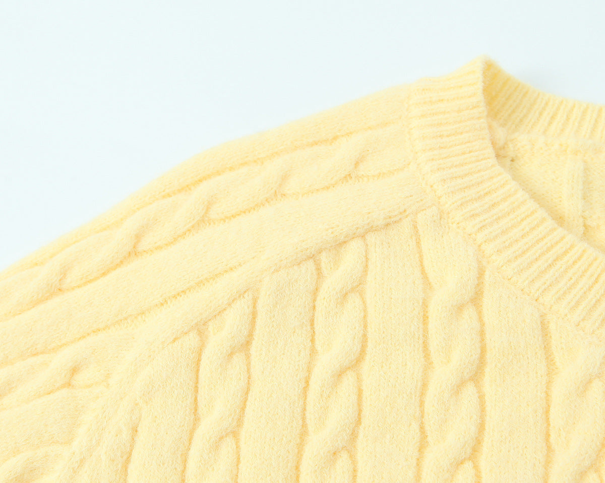 Long Sleeve Polyester Sweater For Women With Round Neck And Single Breasted Closure