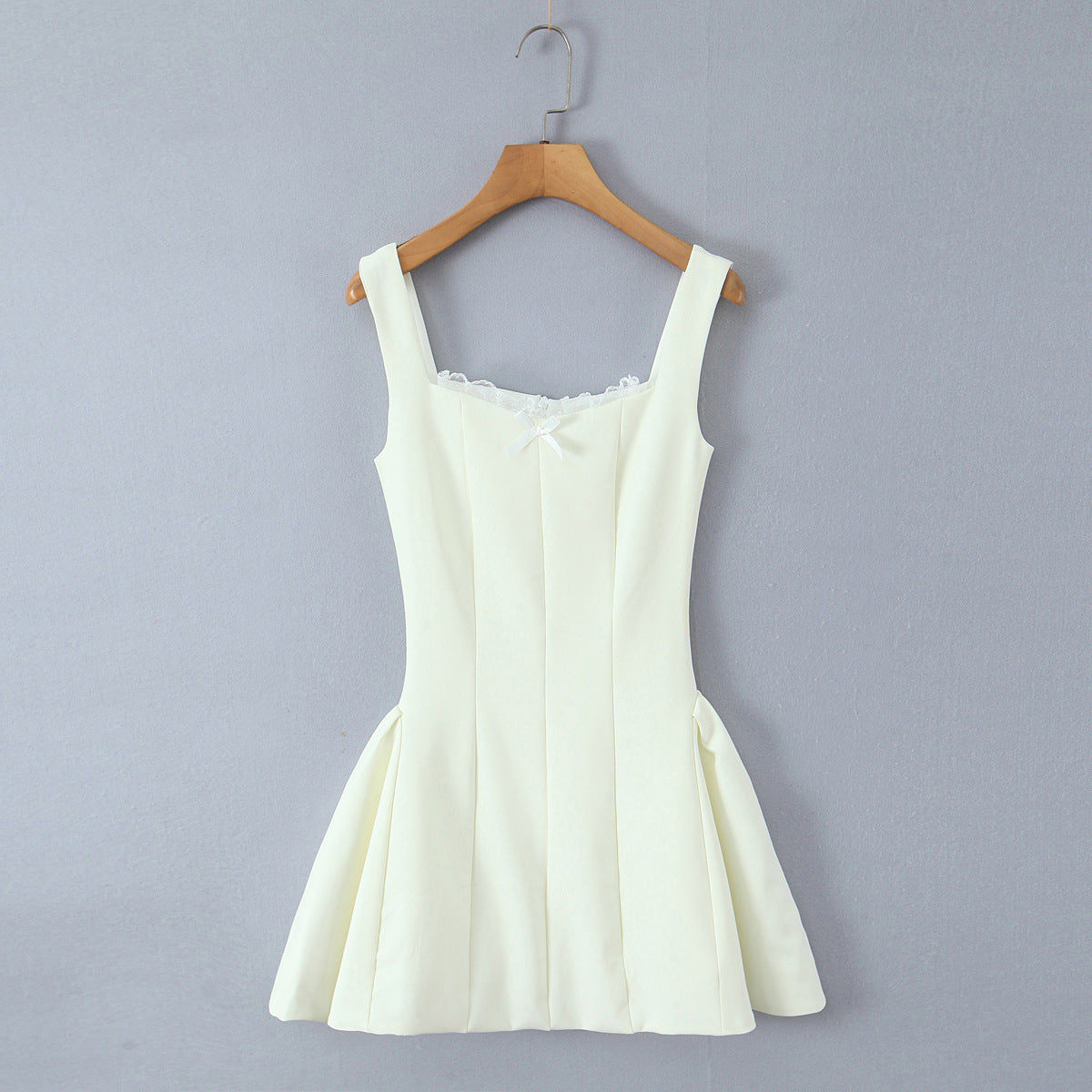 Sexy Solid Color Sleeveless Tank Dress In Polyester Fabric With Collarless Neckline, Knee-Length Design