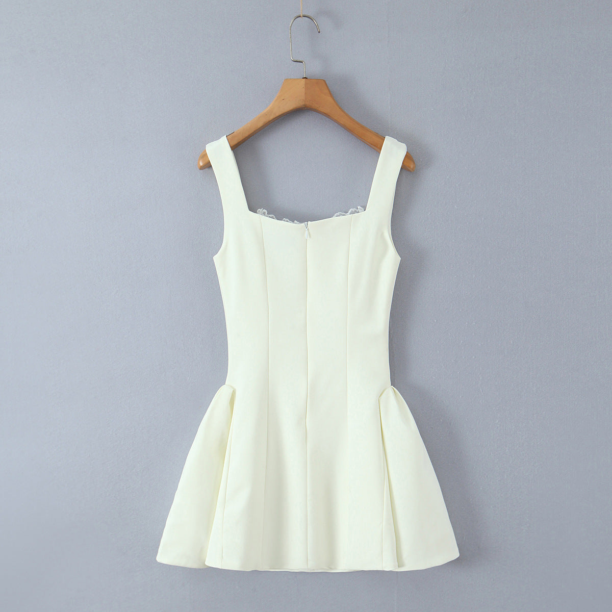 Sexy Solid Color Sleeveless Tank Dress In Polyester Fabric With Collarless Neckline, Knee-Length Design