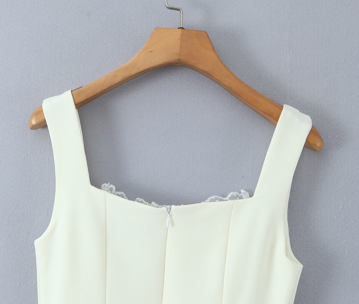Sexy Solid Color Sleeveless Tank Dress In Polyester Fabric With Collarless Neckline, Knee-Length Design