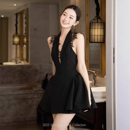 Sexy Solid Color Sleeveless Halter Neck Party Dress In Polyester With Knee-Length Design