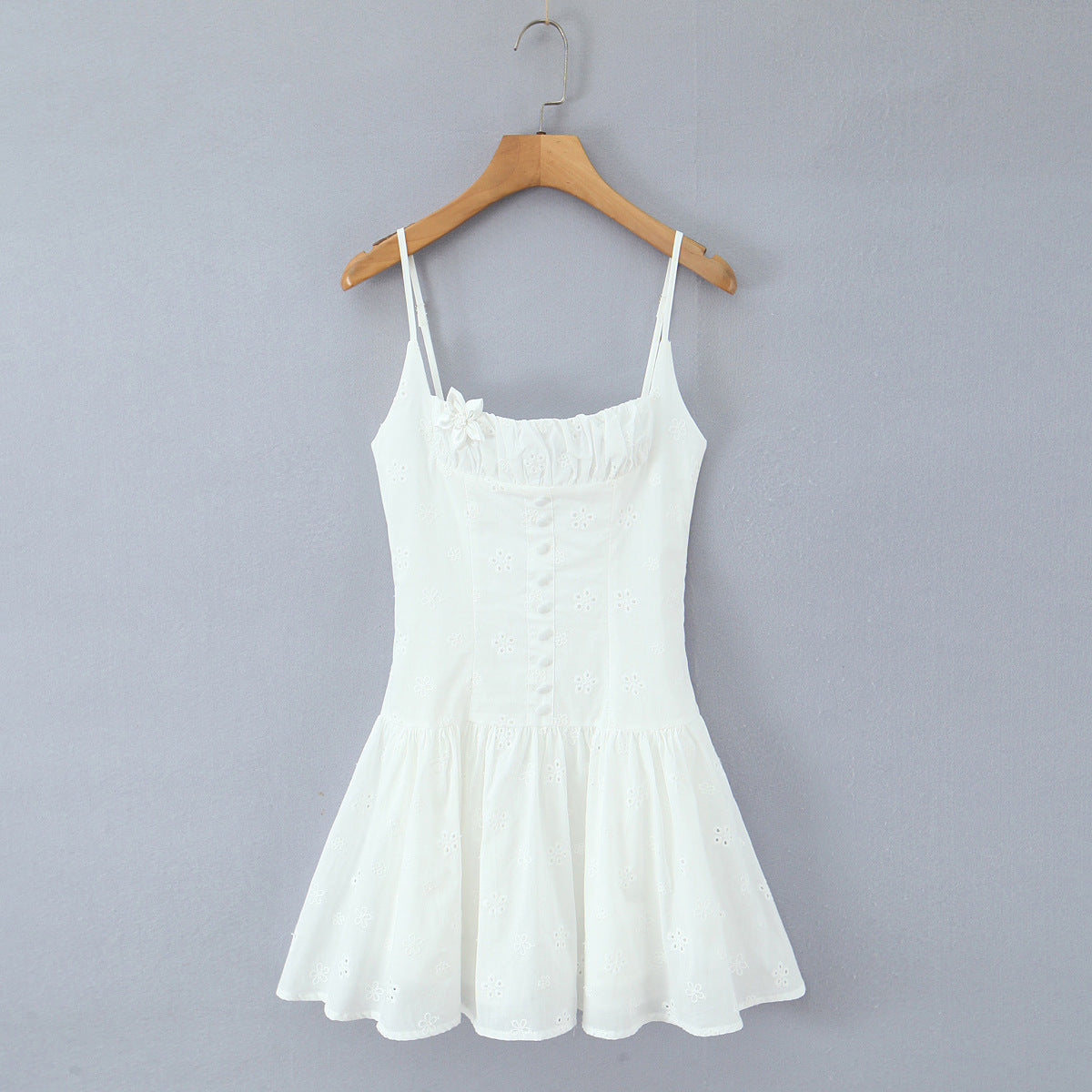 Sexy Sleeveless Embroidery Regular Dress In Polyester With Collarless Neckline, Knee-Length Style