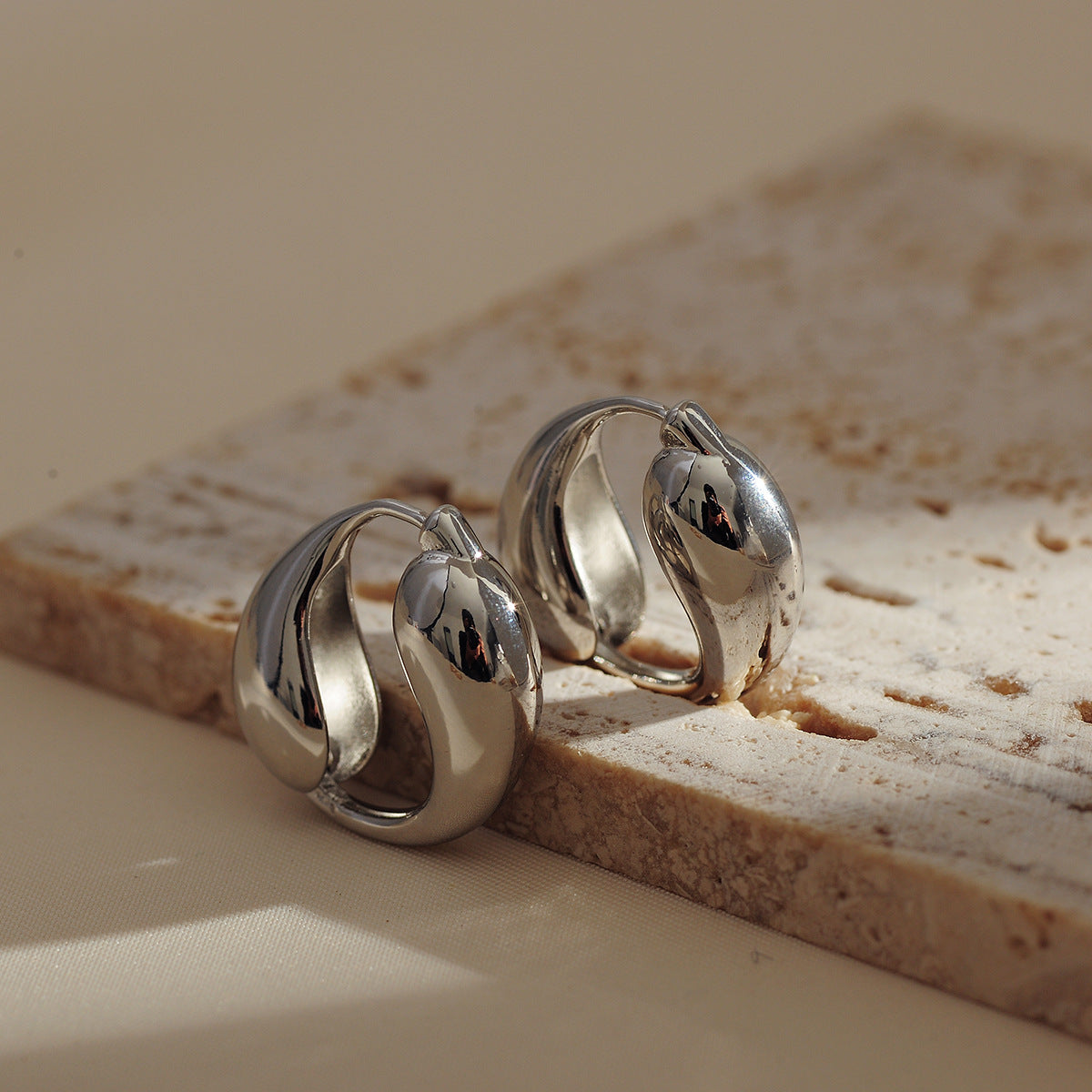 Water Droplets Earrings For Women Made Of Copper With Rhinestone Inlay In Elegant Golden Color