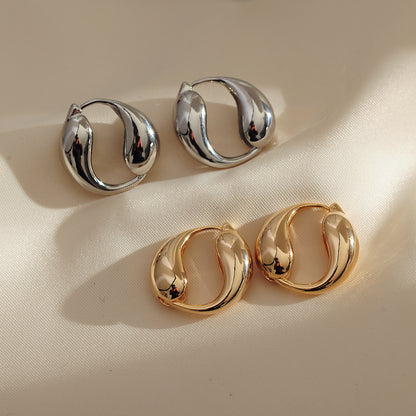 Water Droplets Earrings For Women Made Of Copper With Rhinestone Inlay In Elegant Golden Color