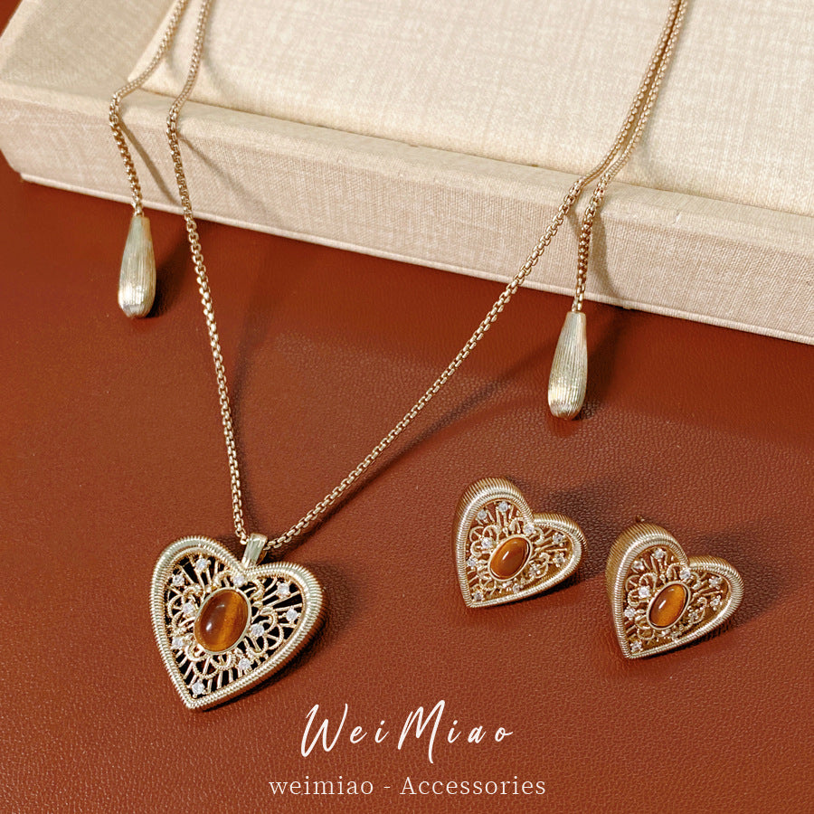 Maillard Style Heart Shape Jewelry Set For Women, Crafted In Copper With Elegant Coffer Finish