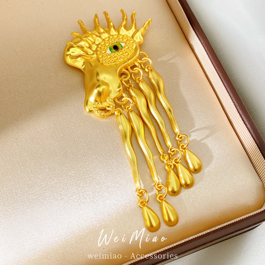 Golden Eye Pin Made Of Resin Featuring Artificial Diamond Inlay