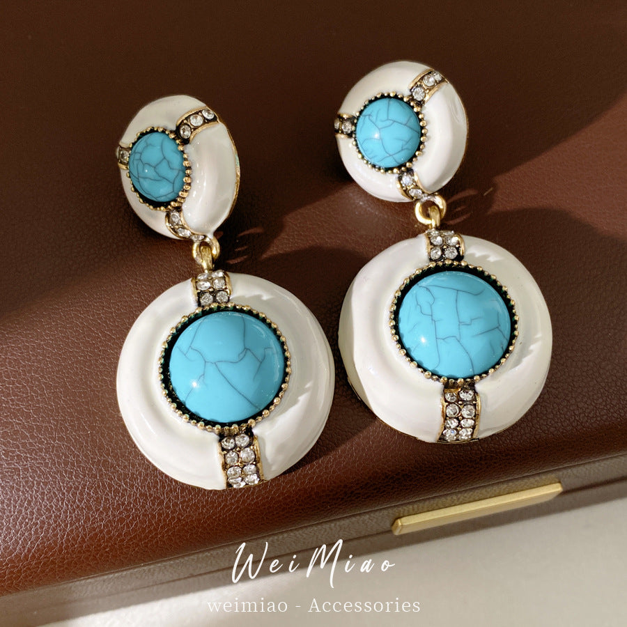 Retro Jewelry Set Featuring Round Pattern In Golden Color With Durable Resin Material