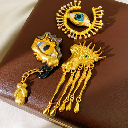 Golden Eye Pin Made Of Resin Featuring Artificial Diamond Inlay