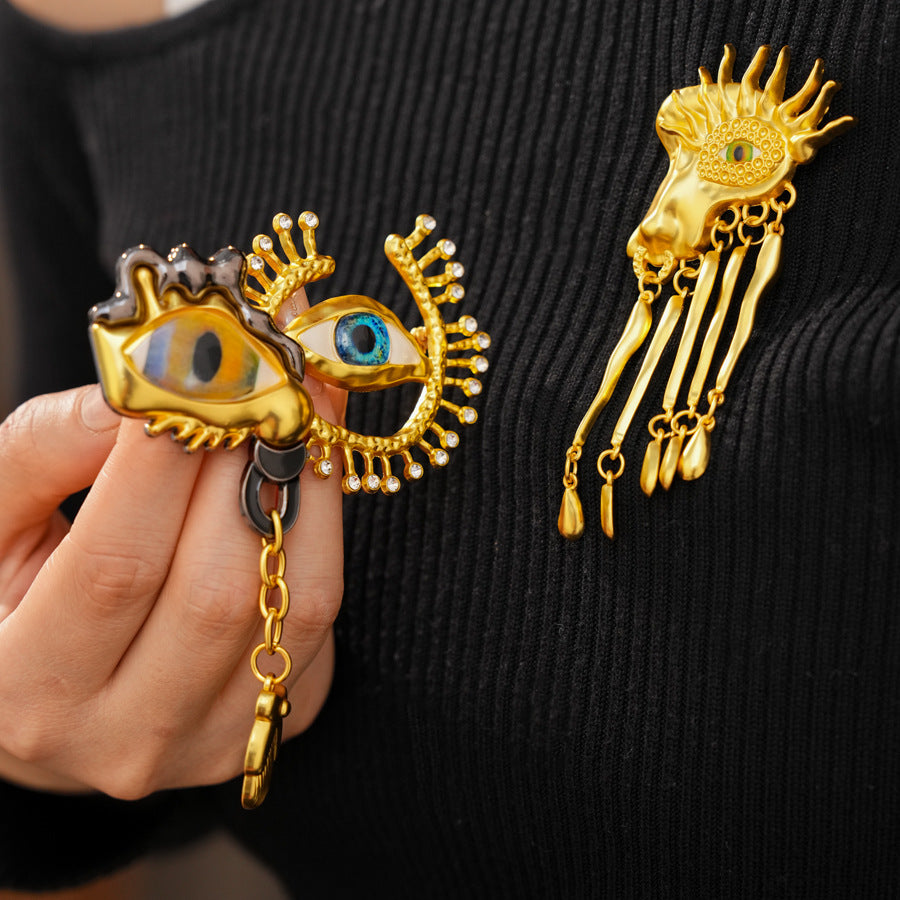 Golden Eye Pin Made Of Resin Featuring Artificial Diamond Inlay
