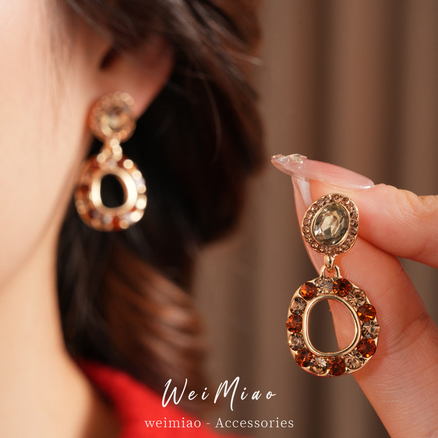 Round Retro Stud Earrings For Women In Golden Alloy With Rhinestones Inlay