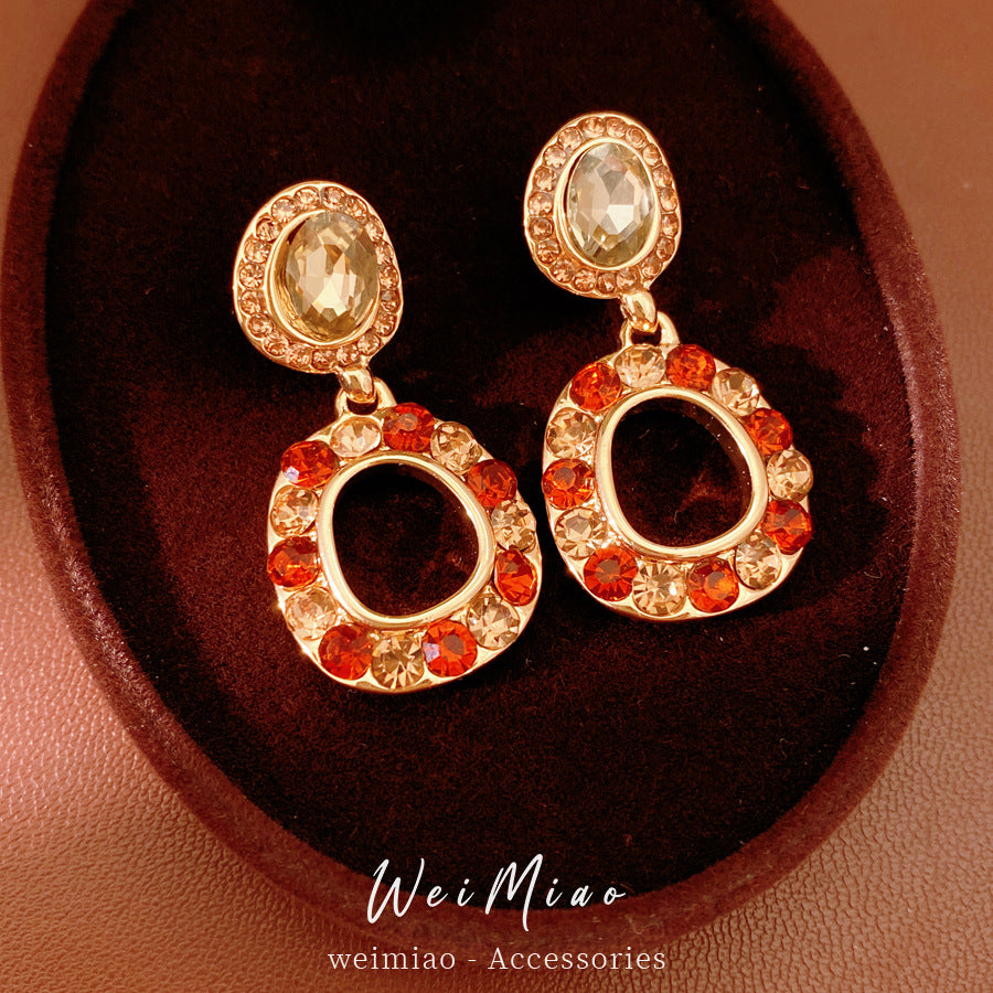 Round Retro Stud Earrings For Women In Golden Alloy With Rhinestones Inlay