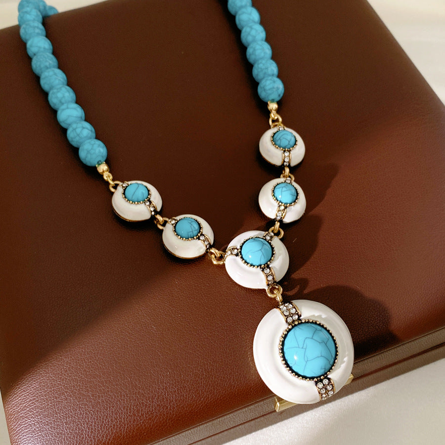 Retro Jewelry Set Featuring Round Pattern In Golden Color With Durable Resin Material