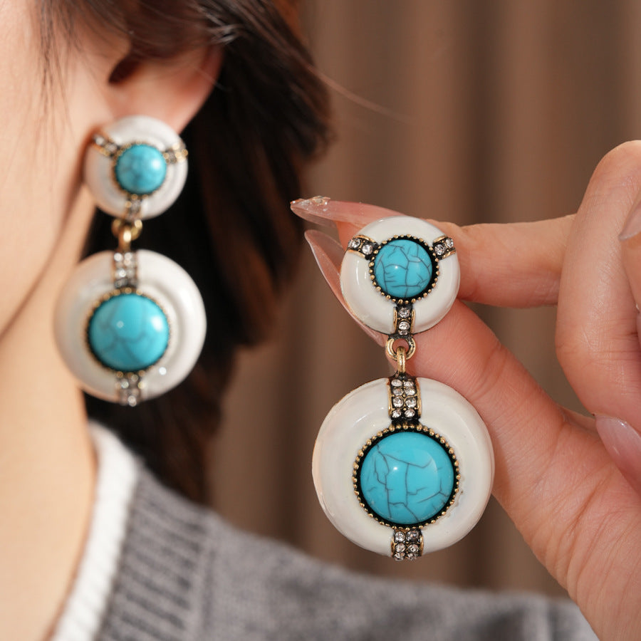 Retro Jewelry Set Featuring Round Pattern In Golden Color With Durable Resin Material