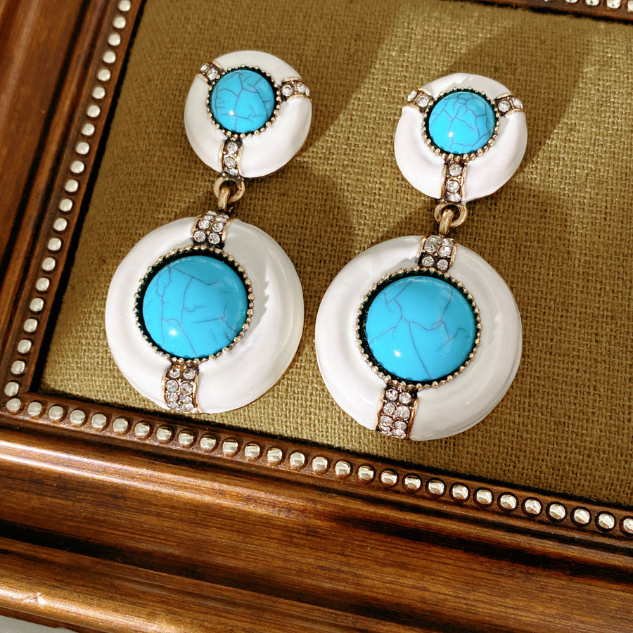 Retro Jewelry Set Featuring Round Pattern In Golden Color With Durable Resin Material