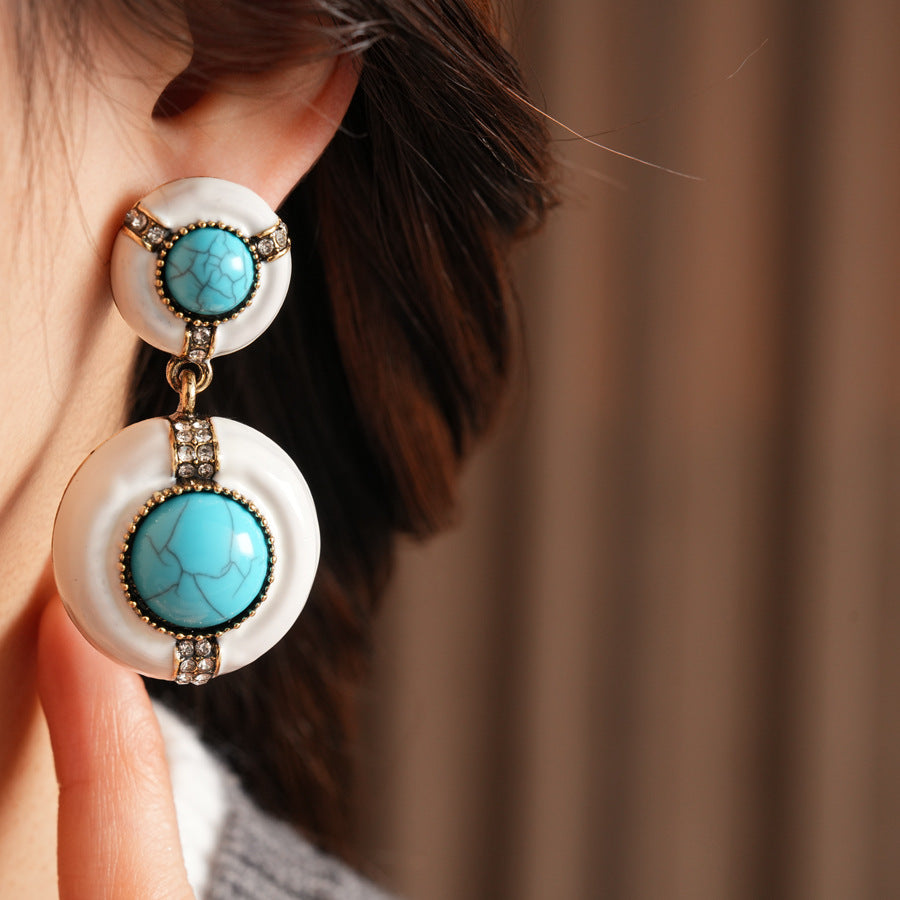 Retro Jewelry Set Featuring Round Pattern In Golden Color With Durable Resin Material