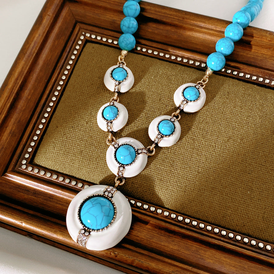 Retro Jewelry Set Featuring Round Pattern In Golden Color With Durable Resin Material