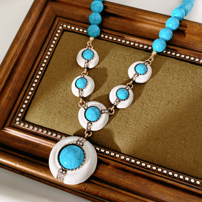 Retro Jewelry Set Featuring Round Pattern In Golden Color With Durable Resin Material