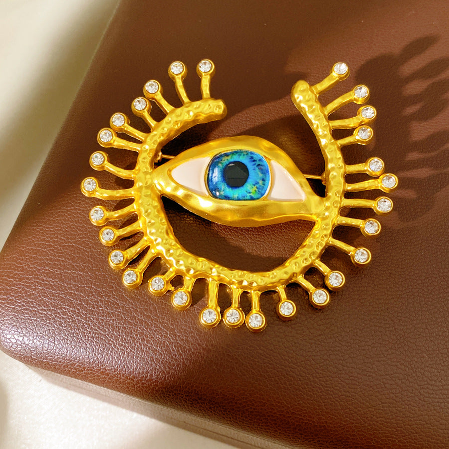 Golden Eye Pin Made Of Resin Featuring Artificial Diamond Inlay
