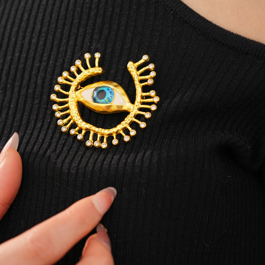 Golden Eye Pin Made Of Resin Featuring Artificial Diamond Inlay