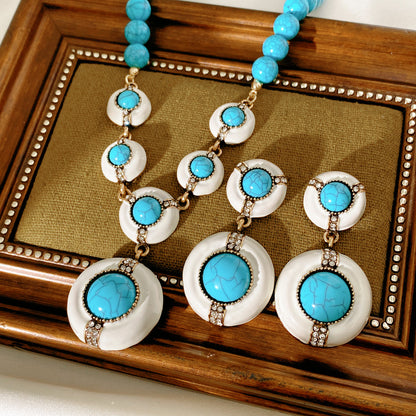 Retro Jewelry Set Featuring Round Pattern In Golden Color With Durable Resin Material