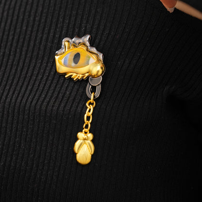 Golden Eye Pin Made Of Resin Featuring Artificial Diamond Inlay