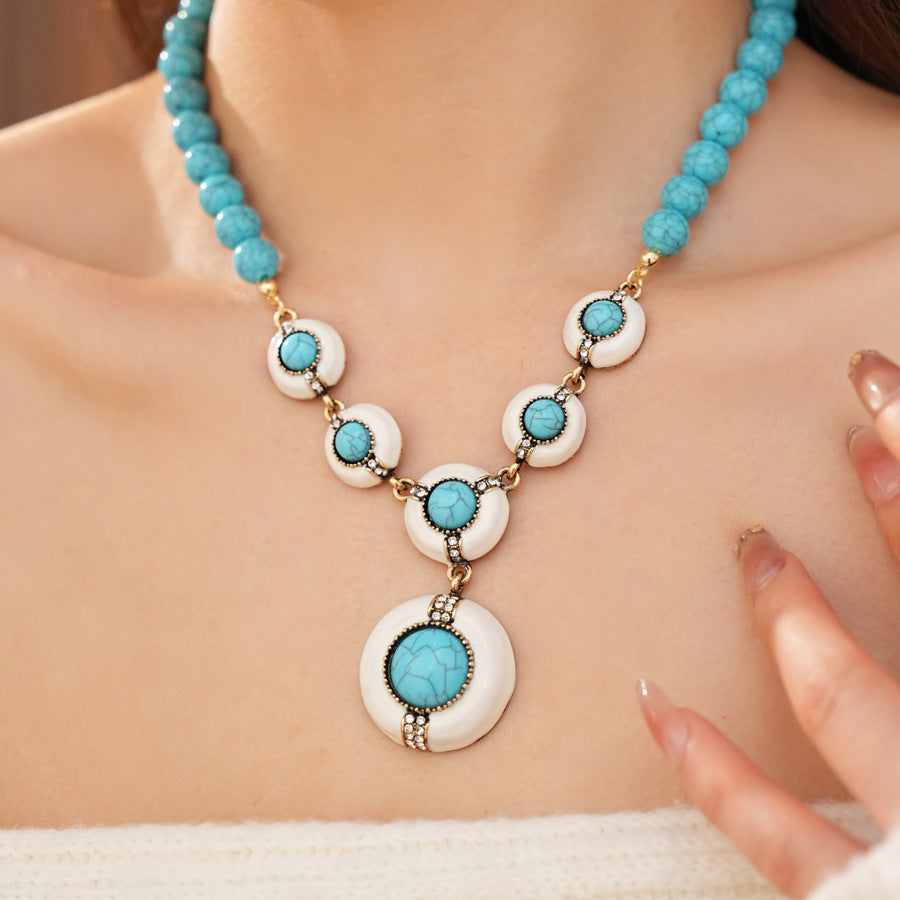 Retro Jewelry Set Featuring Round Pattern In Golden Color With Durable Resin Material