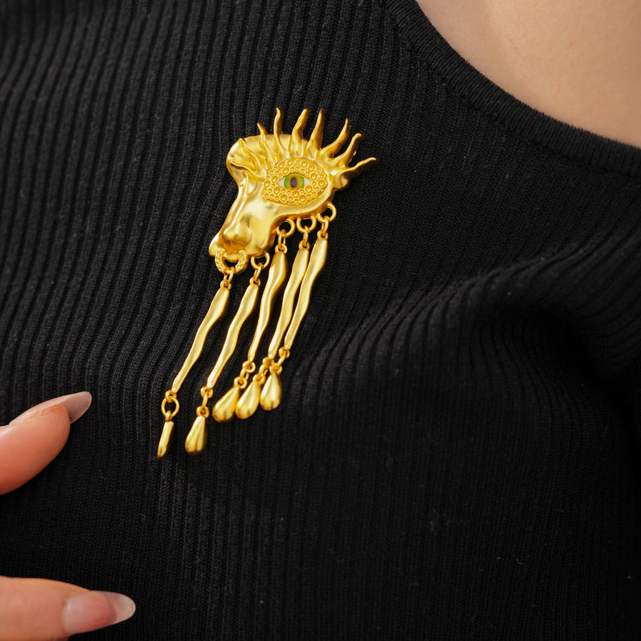 Golden Eye Pin Made Of Resin Featuring Artificial Diamond Inlay