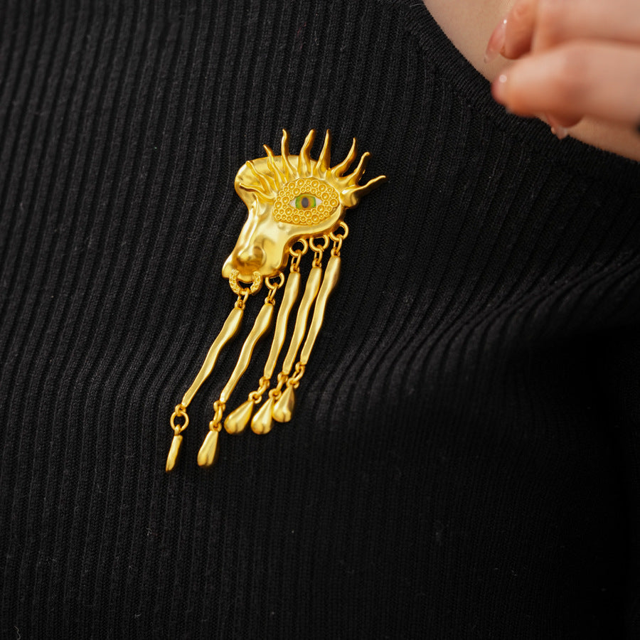 Golden Eye Pin Made Of Resin Featuring Artificial Diamond Inlay