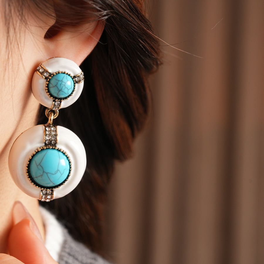 Retro Jewelry Set Featuring Round Pattern In Golden Color With Durable Resin Material