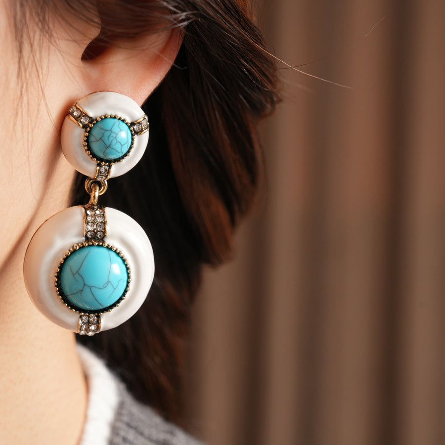 Retro Jewelry Set Featuring Round Pattern In Golden Color With Durable Resin Material