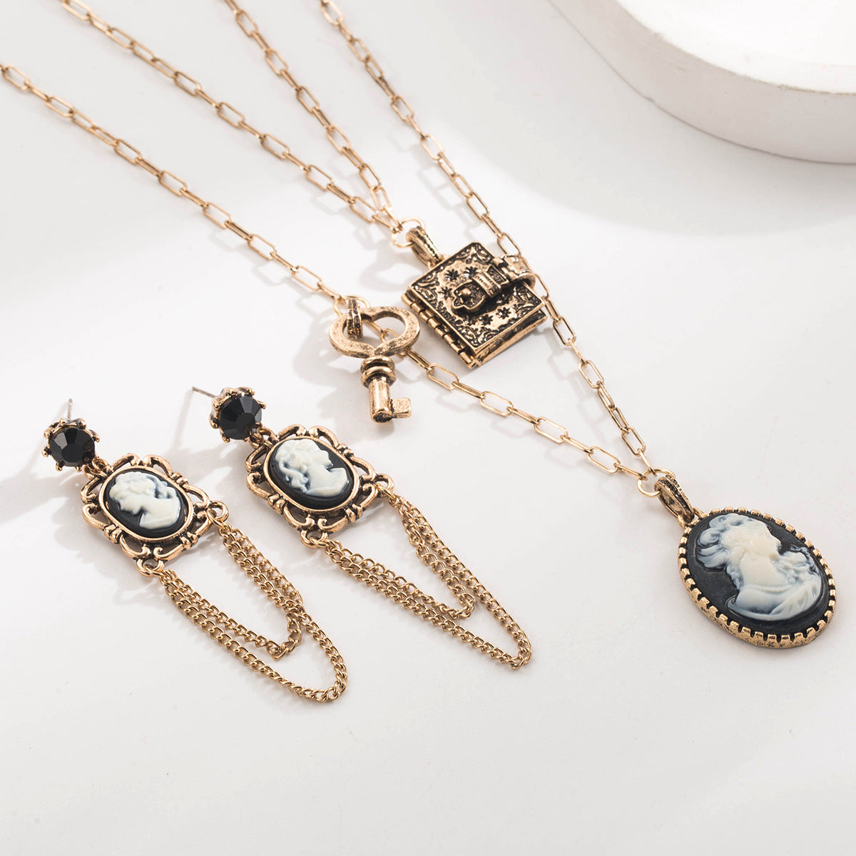 Cartoon Character Necklace For Fans Made Of Durable Alloy, Available In 1 Set