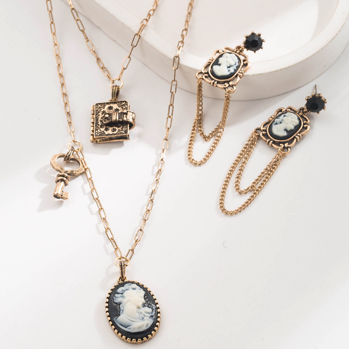 Cartoon Character Necklace For Fans Made Of Durable Alloy, Available In 1 Set