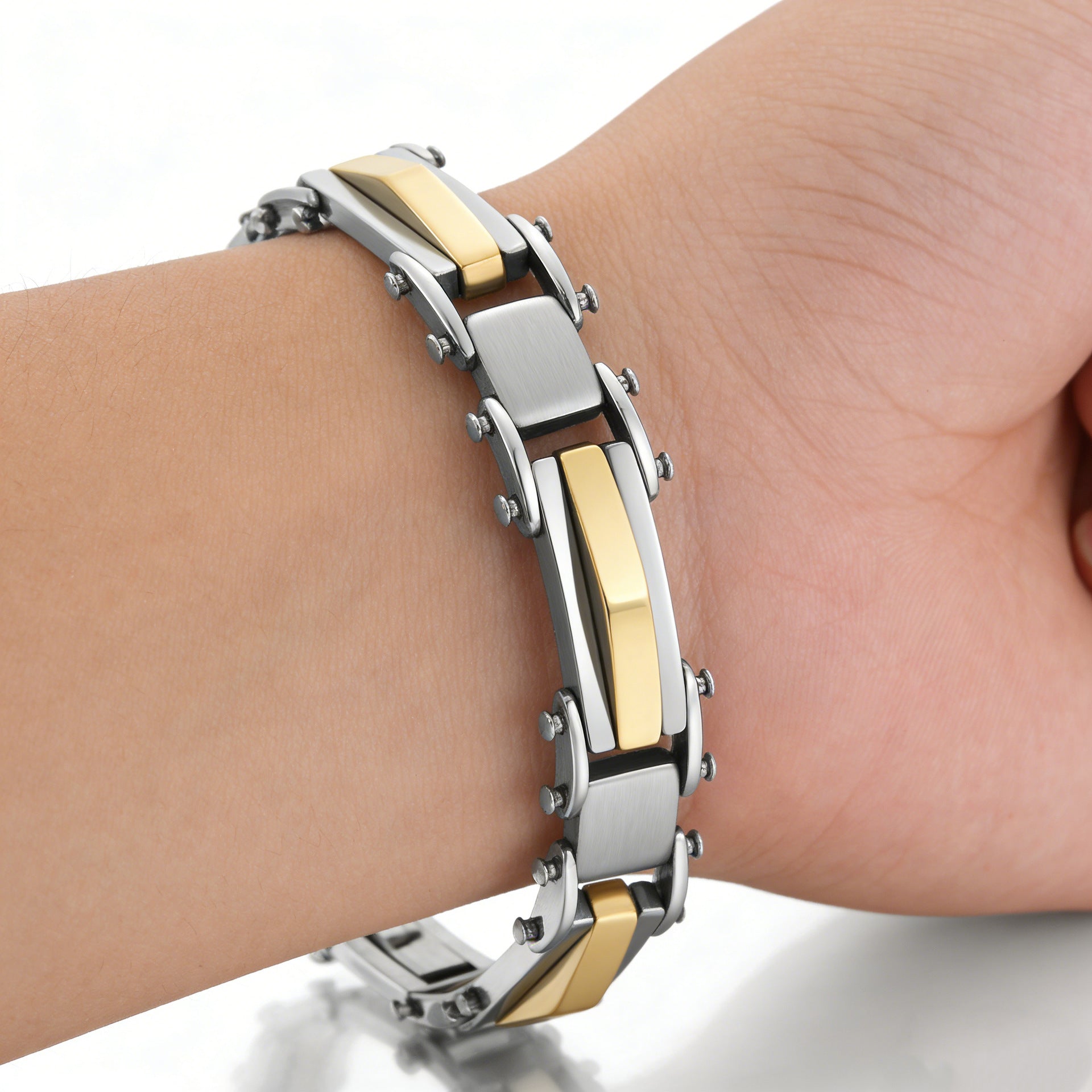 Men's 304 Stainless Steel Wristband In Steel Color With PVD Coated Finish