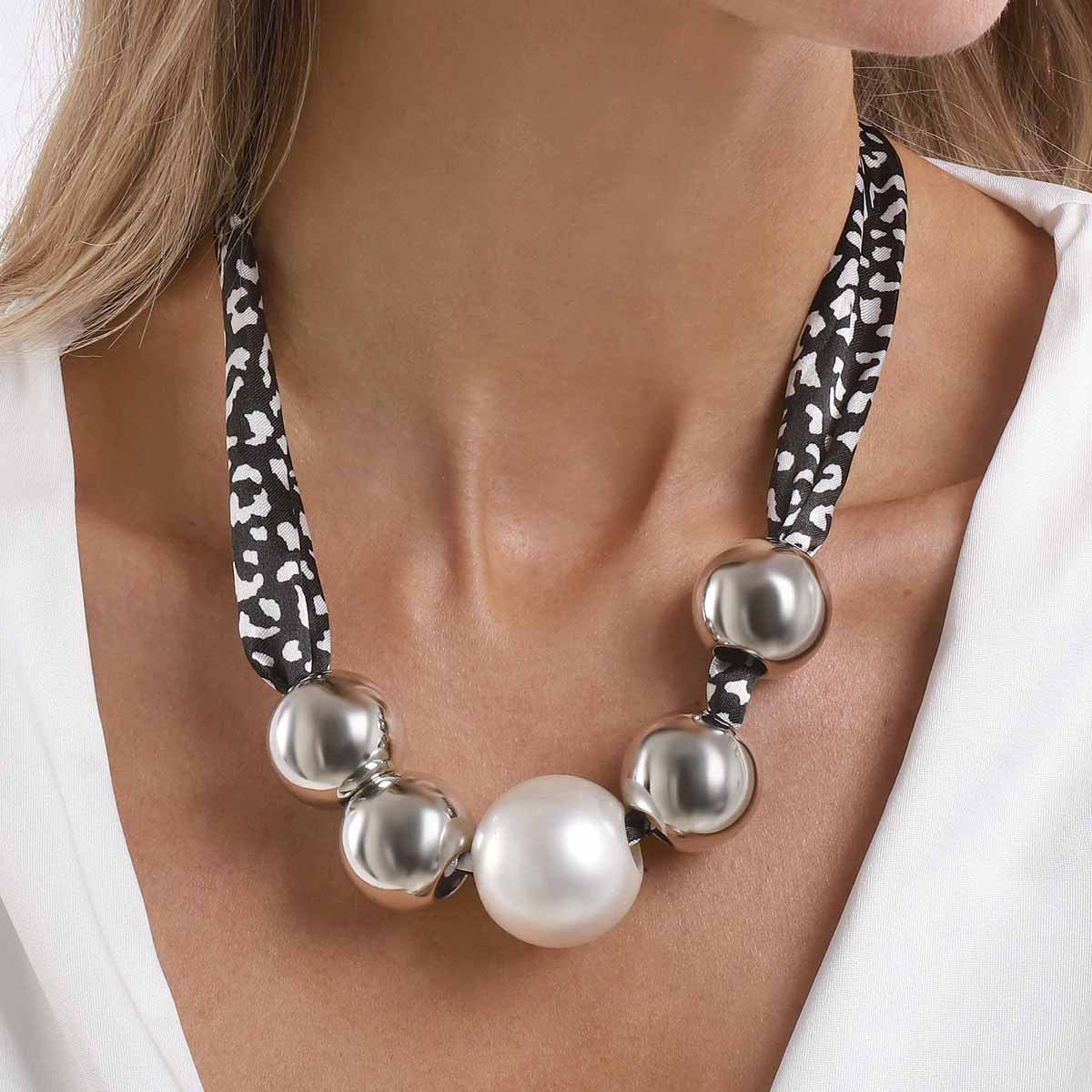 Leopard Print Sweater Chain Necklace For Maillard Style In Black