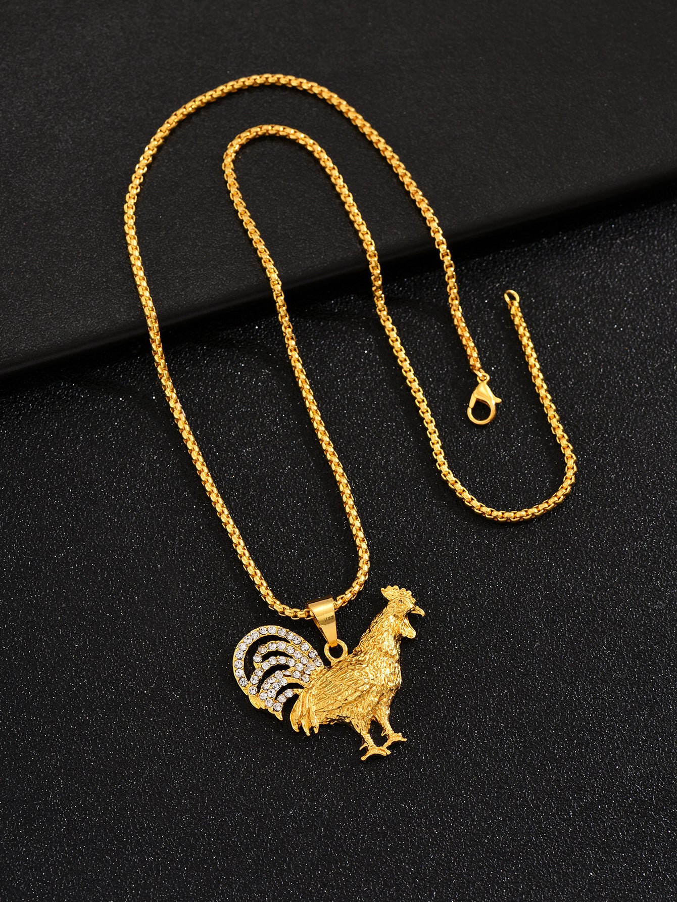 Golden Hip-Hop Animal Pendant For Stylish Looks Made With Durable Alloy Material