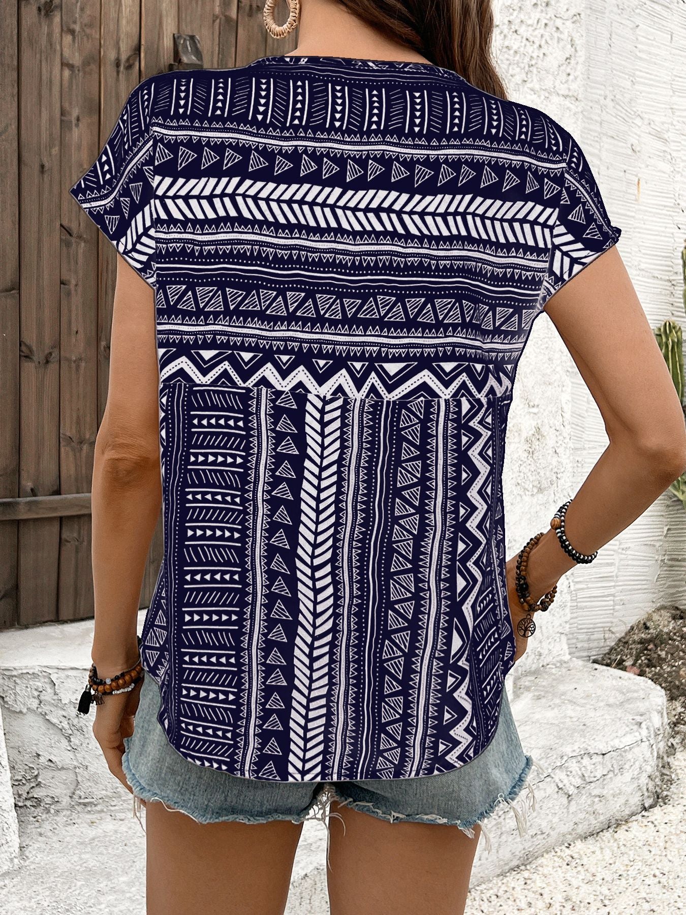 Geometric Casual Short Sleeve Polyester Shirt For Women With Round Neck Featuring Printing