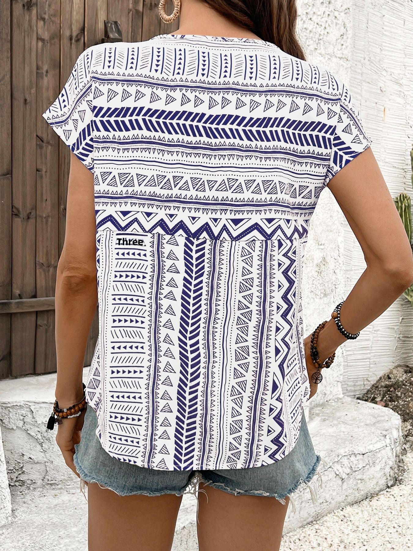 Geometric Casual Short Sleeve Polyester Shirt For Women With Round Neck Featuring Printing