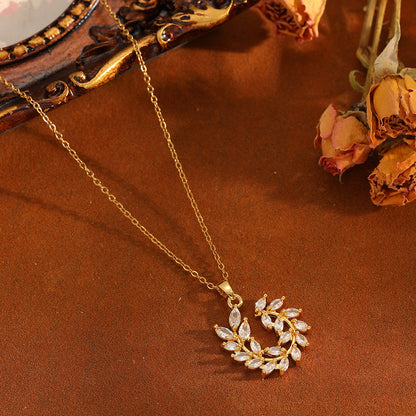 Sweet Leaves Necklace In Golden, Perfect For A Delicate And Elegant Look