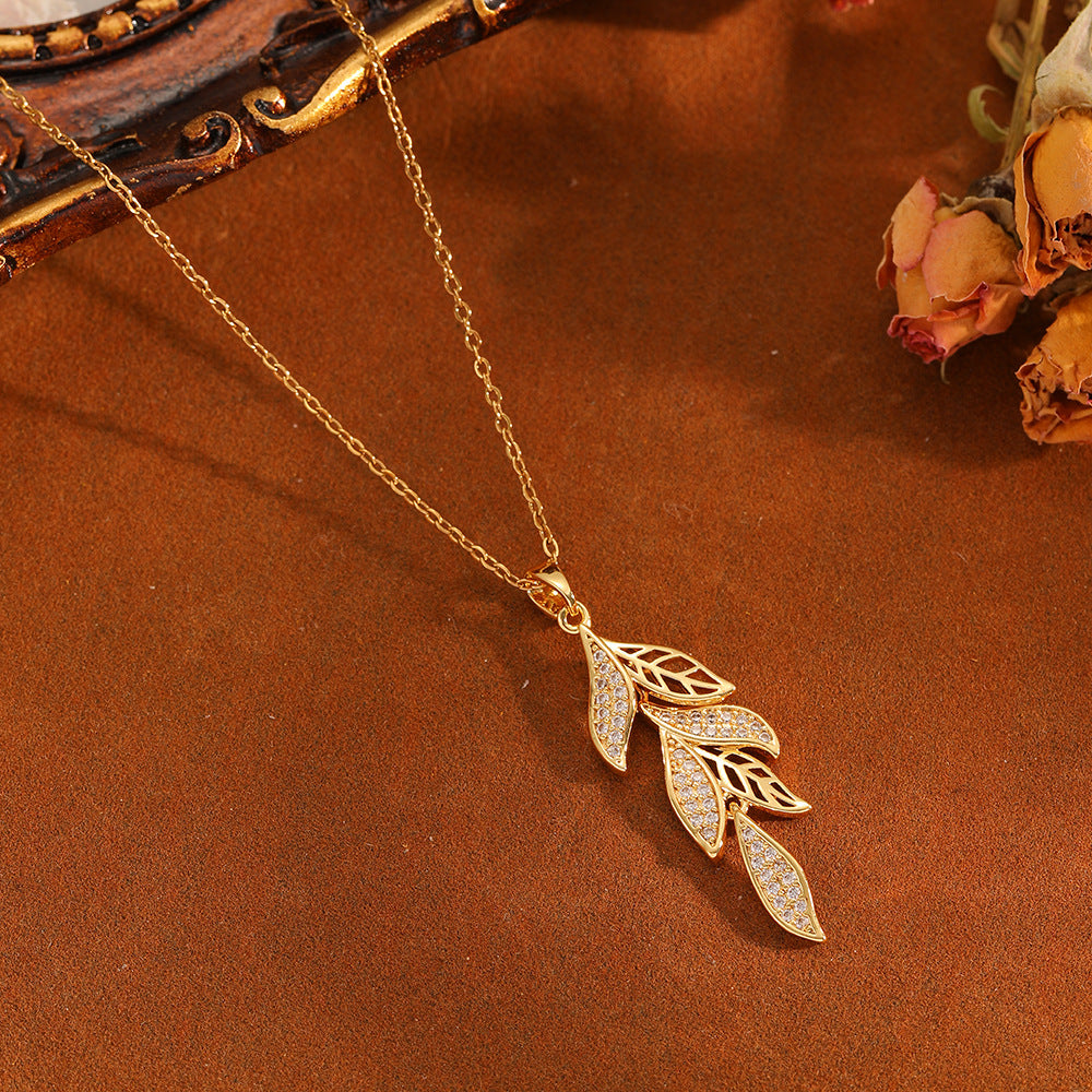 Sweet Leaves Necklace In Golden, Perfect For A Delicate And Elegant Look