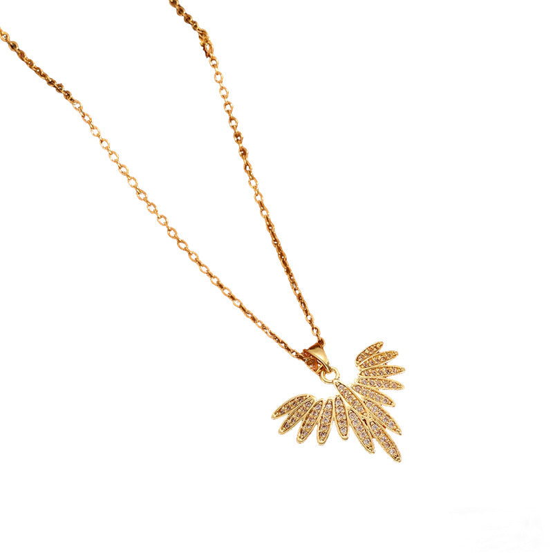 Sweet Leaves Necklace In Golden, Perfect For A Delicate And Elegant Look