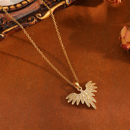 Sweet Leaves Necklace In Golden, Perfect For A Delicate And Elegant Look