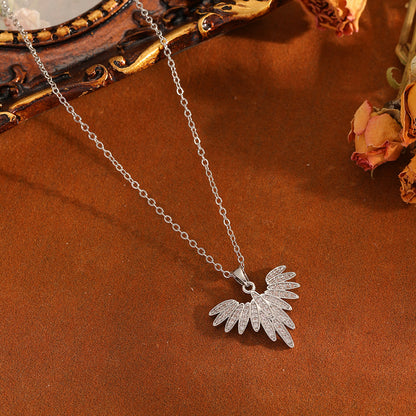 Sweet Leaves Necklace In Golden, Perfect For A Delicate And Elegant Look