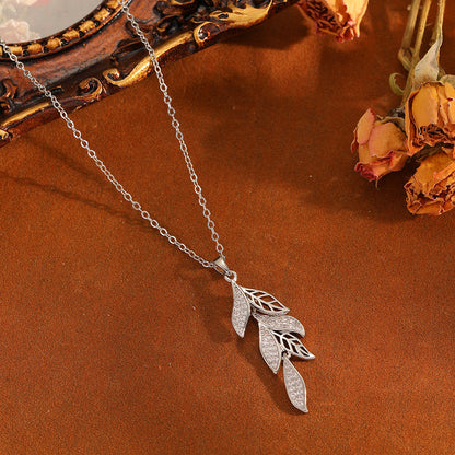 Sweet Leaves Necklace In Golden, Perfect For A Delicate And Elegant Look