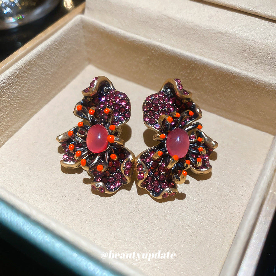 Retro Golden Resin Flowers Earrings For Women With Artificial Diamond Inlay