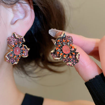 Retro Golden Resin Flowers Earrings For Women With Artificial Diamond Inlay