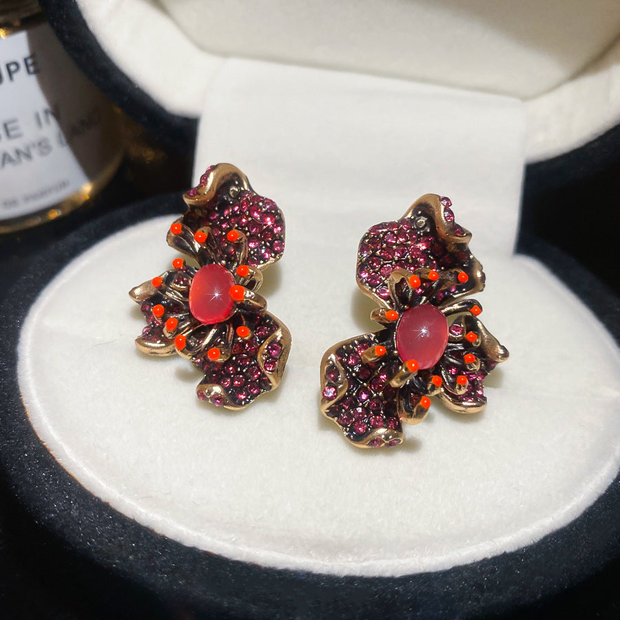 Retro Golden Resin Flowers Earrings For Women With Artificial Diamond Inlay